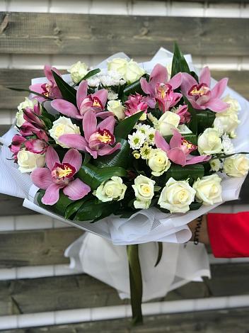 Букет цветов из: Розы и Хризантемы в Лаврово