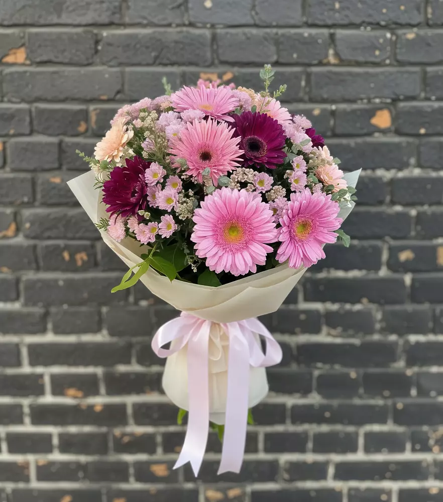 Букет цветов из: Герберы и Хризантемы в Лаврово