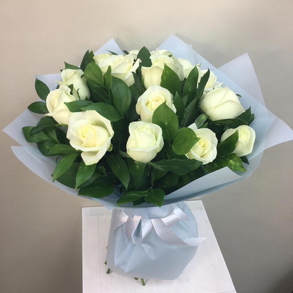 Букет 15 Белых роз Проуд в Лаврово