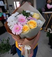Букет цветов из:  Герберы, Розы и Хризантемы в Лаврово