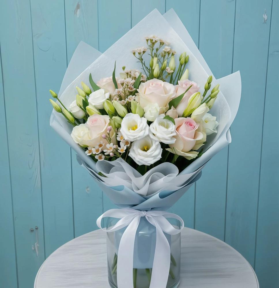 Букет цветов из: Розы и Лизиантусы в Лаврово