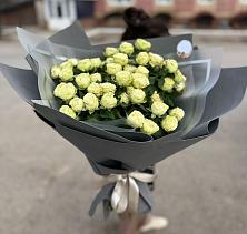 Букет Белые кустовые розы Солинеро в Лаврово