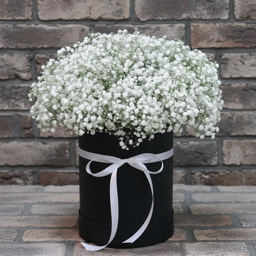 Цветочная композиция из Гипсофила в шляпной коробке в Лаврово