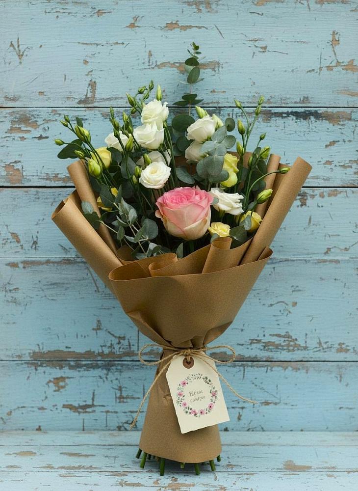 Букет цветов из: Розы и Лизиантусы в Лаврово