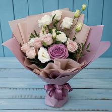 Букет цветов из:  Розы и Лизиантусы в Лаврово