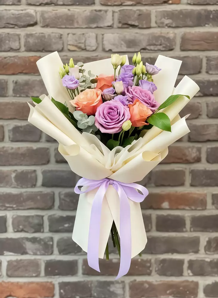 Букет цветов из: Лизиантусы и Розы в Лаврово