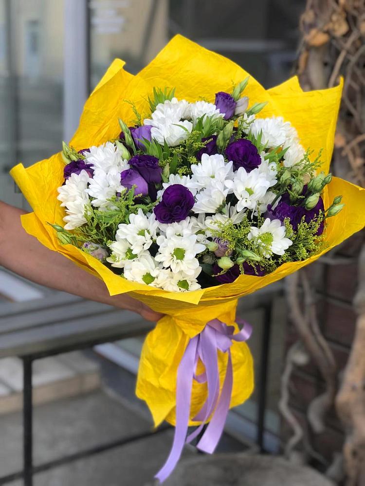 Букет цветов из: Ирисы, Хризантемы и Ромашки в Лаврово