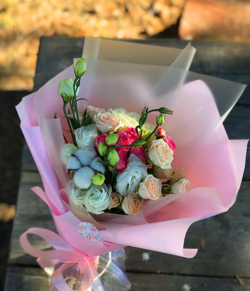 Букет цветов из: Розы и Лизиантусы в Лаврово