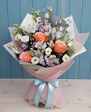 Букет цветов из:  Лизиантусы, Розы, Альстромерии и Гипсофила в Лаврово
