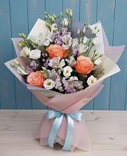 Букет цветов из:  Лизиантусы, Розы, Альстромерии и Гипсофила в Лаврово