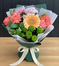 Букет цветов из:  Гвоздики, Розы, Герберы и Хризантемы в Лаврово