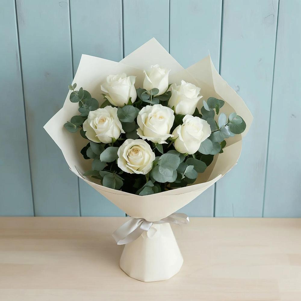 Букет Белые розы в Эвкалипте в Лаврово