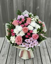 Букет цветов из:  Альстромерии, Гвоздики, Розы и Хризантемы в Лаврово