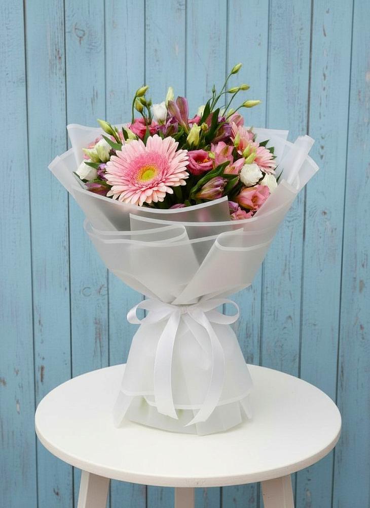 Букет цветов из: Герберы, Альстромерии и Лизиантусы в Лаврово