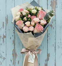 Букет цветов из:  Розы #REPLACE_PRED# Лаврово