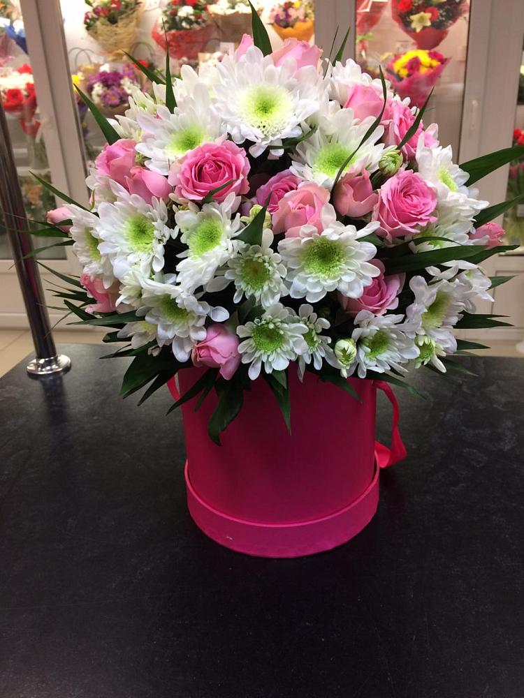 Цветочная композиция из Розы и Хризантемы в шляпной коробке в Лаврово