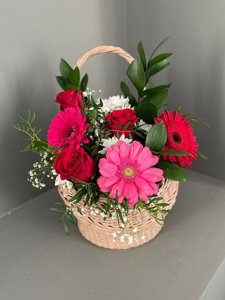 Цветочная композиция из Розы, Хризантемы и Герберы в корзине в Лаврово