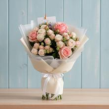 Букет цветов из:  Розы #REPLACE_PRED# Лаврово