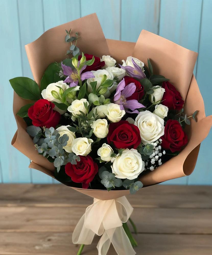 Букет цветов из: Розы и Альстромерии в Лаврово