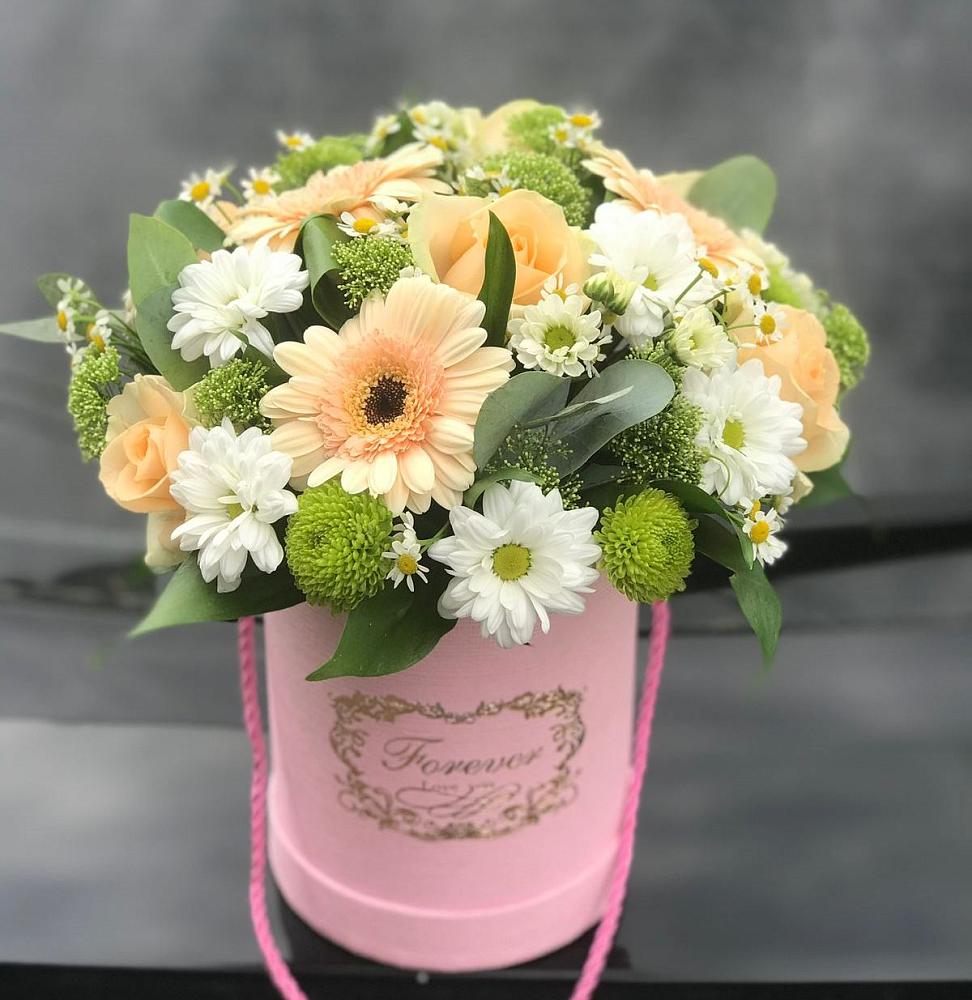 Цветочная композиция из Розы, Герберы и Хризантемы в шляпной коробке в Лаврово