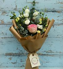 Букет цветов из:  Розы и Лизиантусы в Лаврово
