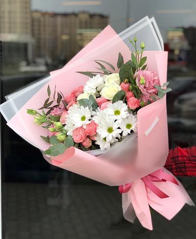 Букет цветов из: Розы, Лизиантусы и Хризантемы в Лаврово
