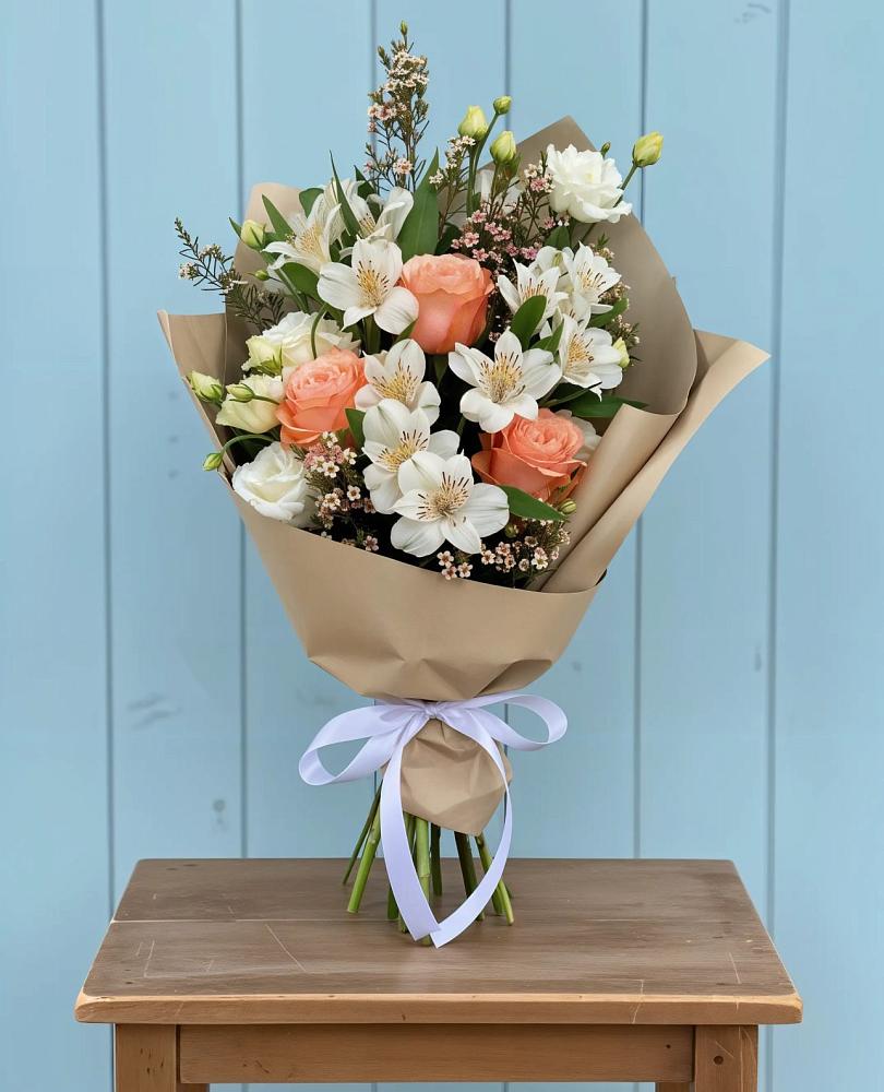 Букет цветов из: Альстромерии, Лизиантусы, Розы и Хризантемы в Лаврово