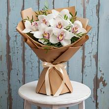 Букет цветов из:  Орхидеи и Розы в Лаврово